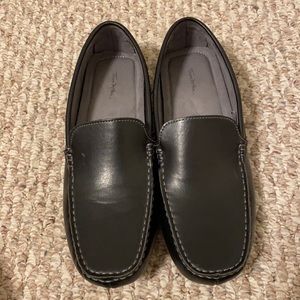 Black dress shoes